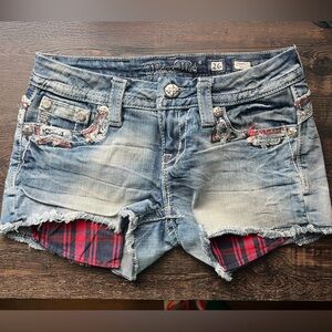 Miss Me Shorts Size 26